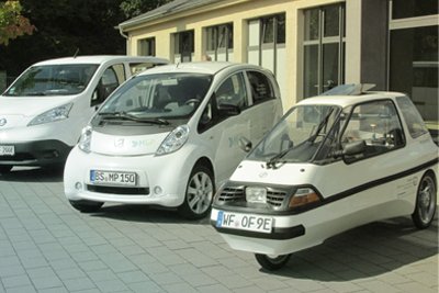 Elektrofahrzeuge bei der CEMO-Veranstaltung am Ostfalia Exer Campus