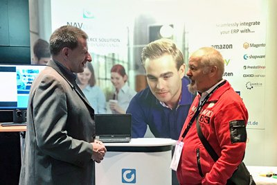 IT-Messe 2019: René Weise (li), unser Experte für NAVconnect, im Gespräch IT-Messe 2019: René Weise (li), unser Experte für NAVconnect, im Gespräch